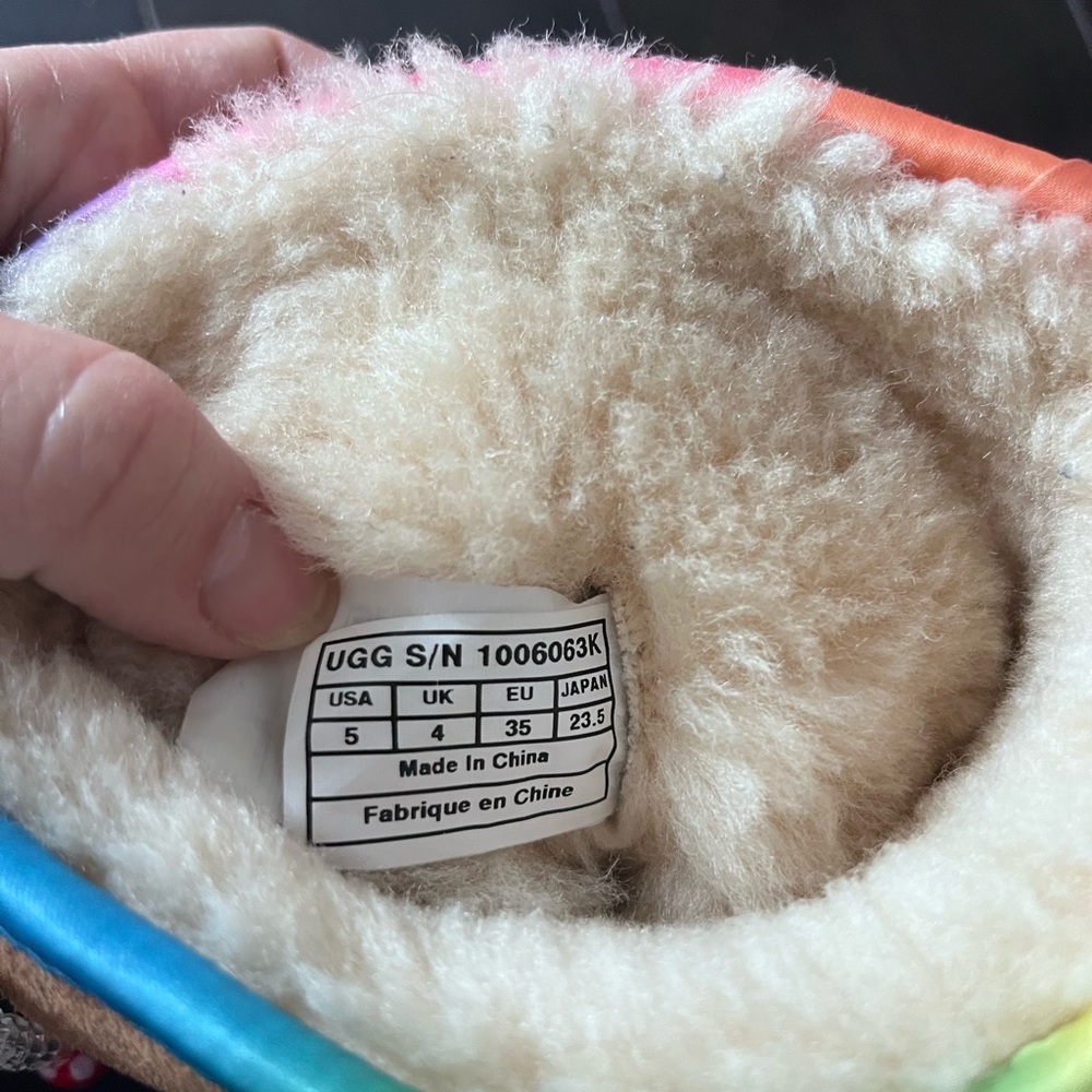 Ugg Size 5 - Picture 2 of 6